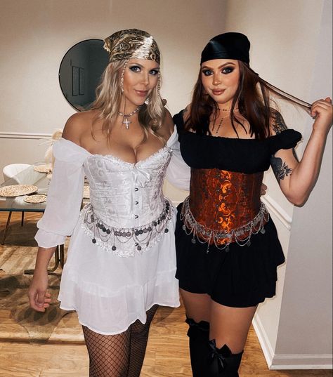 Pirate Costume White Corset, Pirate Queen Costume, Pirate Theme Costume, Pirate Swimsuit, Pirate Diy Costume, Halloween Pirate Costume Women, Black Pirate Costume, Pirate Costume Ideas, Cute Rave Outfits