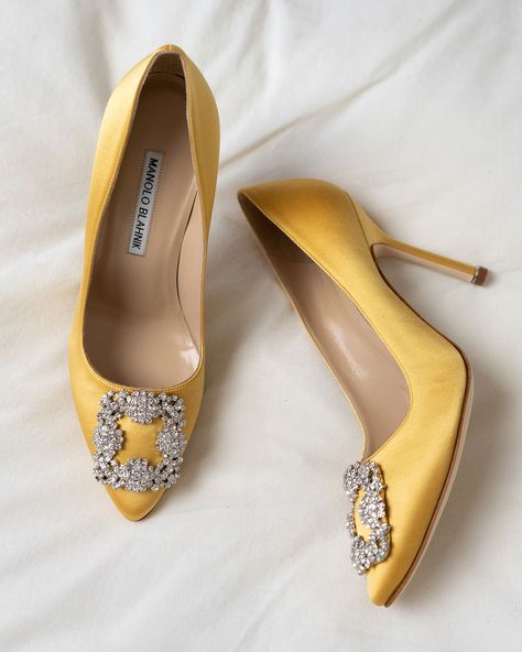 Manolo Blahnik Gold Heels, Galaxy Stuff, Manolo Blahnik Hangisi, Shoes Yellow, Yellow Soft, Honey Moon, Blahnik Shoes, Manolo Blahnik Shoes, Fancy Shoes