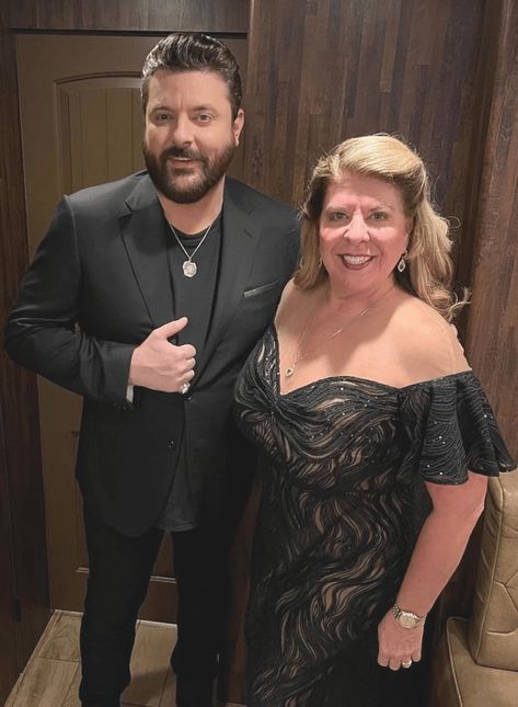 Chris Young with his mother Becky Harris The Man I Want, Chris Young Songs, Chris Young Concert, Chris Young Music, Taylor Kinney, Chris Young, I Want To Be, Country Singers, Man Crush