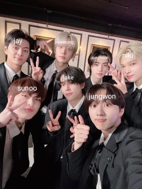 enhypen ot7 photo with names for baby engene♡ Enyphen Group Photo, Enhypen All Members, Enhypen Members Name, Enhypen Name, Enhypen Names, Kpop Names, Eid Mubarak Messages, Enhypen Members, Enhypen Ot7