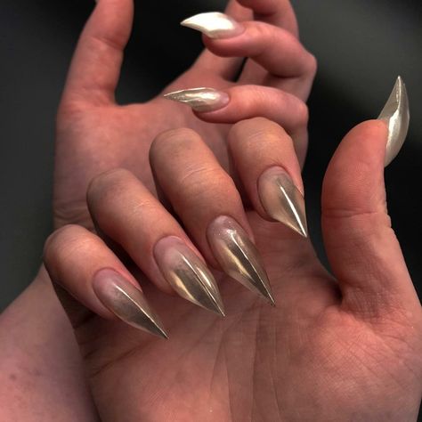 Claw Shape Nails, Claws Nails Designs, Cat Nails Shape, Cat Claws Nails, Cat Claw Acrylic Nails, Cat Nails Acrylic, Claw Nails Designs, Cat Claw Nails, Vampy Nails