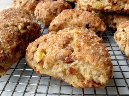 Apple Scones Recipe, Apple Cinnamon Scones Recipe, Apple Cinnamon Scones, Cinnamon Scones Recipe, Apple Scones, Cinnamon Scones, Buttermilk Waffles, Scones Recipe Easy, Scones Ingredients