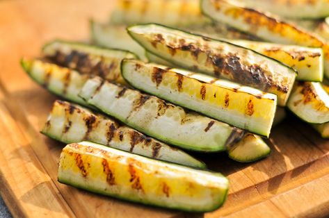 Grilled Pickles, Pickles Recipes, Cooked Cucumber, Grilling Vegetables, Grilled Broccoli, Peach Syrup, Cucumbers And Onions, Summer Vegetables, Lemon Potatoes