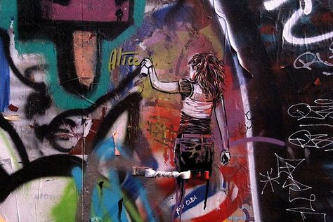 Alice Pasquini - Barcelona | Flickr: Intercambio de fotos Spray Paint Wall, 3d Street Art, Spray Paint Art, Wall Drawing, Graffiti Painting, The Writer, Stencil Art, Street Art Graffiti