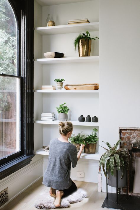 Shelf Decor Living Room, Grey Home Decor, Living Room Shelves, Room Shelves, Cheap Home Decor, Living Room Inspiration, Built Ins, Shelf Decor, A Fire