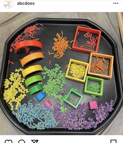 Colourful Tuff Tray Ideas, Sensory Colour Activities, Colour Tuff Tray Ideas, Colours Eyfs, Psed Eyfs Activities, Colour Provocations Kindergarten, Colours Tuff Tray, Color Tuff Tray, Rainbow Tuff Tray