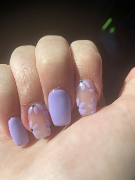 Lavender Colour Nail Art, Cute Homecoming Nails Short, Lavender Wedding Nails Bridesmaid, Cute Short Nails Purple, Lavender And Blue Nails, Guts Nails, Tangled Inspired Nails, Lavender Nails Acrylic, Purple Shellac Nails