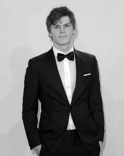 Evan Peters Brunette, Evan Peters Now, Quicksilver Evan Peters, Peter Evans, Evan Peters American Horror Story, Kit Walker, Peter Maximoff, White Boy Of The Month, Evan Thomas