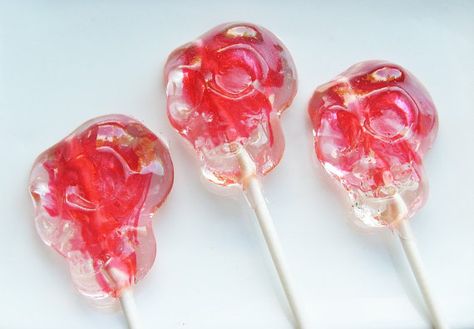 Bloody skulls Skull Lollipop, Custom Lollipops, Halloween Lollipop, Lollipop Favors, Halloween Foods, Sweets Candy, Candy Pop, Candy Skulls, Kids Party Food