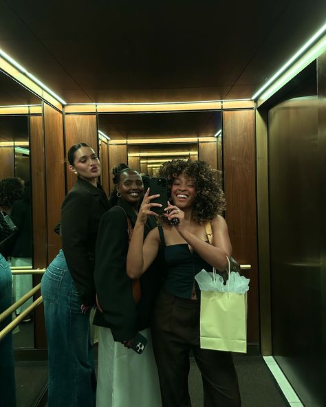 life is nice when it looks like this Dream Life Friends, Vision Boards Black Women, New Friends Vision Board, Dream Life Black Woman, Best Friend Group Aesthetic, Black Friends Aesthetic, Friendship Black, Black Friendship, Sisters Black