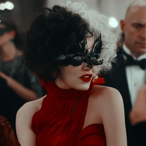 Cruella Movie, Disneyland Art, Maleficent Halloween, Disney+ Icon, Cruella Deville, Emma Thompson, Disney Live Action, Adrien Agreste, Movies And Series