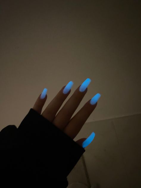 Neon Blue And Black Nails, Short Dark Blue Nails, Glowing Nails, Glow In The Dark Nails, Cute Nail Colors, How To Cut Nails, October Nails, Glow Nails, Dark Nails