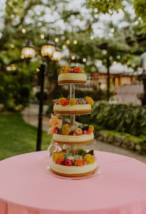 Floral Cheesecake, Maximalist Wedding Cake, Eclectic Wedding Cake, Funky Wedding Cake, Cheesecake Wedding Cake Ideas, 70s Wedding Cake, Non Traditional Wedding Cakes, Aesthetic Wedding Cake, Colourful Wedding Cake