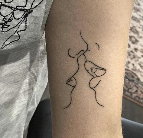 Women Silouhette Tattoos, Simple Lady Tattoo, Tattoo Of Women Body, Womanhood Tattoo Ideas, Feminine Body Outline Tattoo, Female Patchwork Tattoo, Woman Figure Tattoo, Woman Outline Tattoo, Kissing Tattoo