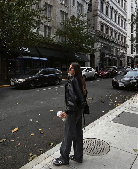 City Pictures Instagram, City Poses Instagram, Fall Outfits Instagram, City Fashion Aesthetic, Josi Pellicano, New York In December, Coffee Crisp, London Photoshoot, Nyc Fits