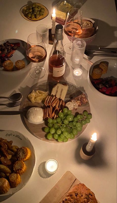 Wine And Dine Aesthetic, Fancy Dinner Party Aesthetic, Dinner Date At Home, Dinner Party Aesthetic, Fancy Dinner Party, Friendsgiving Dinner, Birthday Dinner Party, Party Aesthetic, Healthy Food Dishes