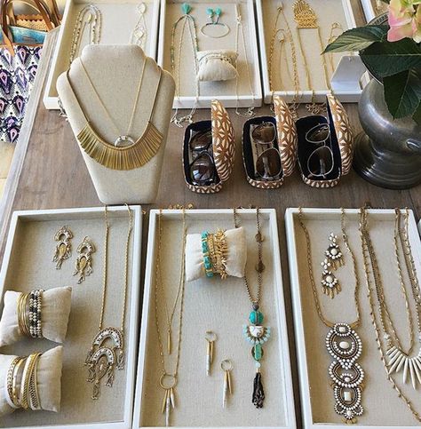 Boutique Jewelry Display, Jewelry Trunk Show, Gift Shop Interiors, Stella And Dot Jewelry, Stella And Dot Necklace, Stella Dot Style, Diy Jewelry Display, Craft Fair Displays, Accessories Display