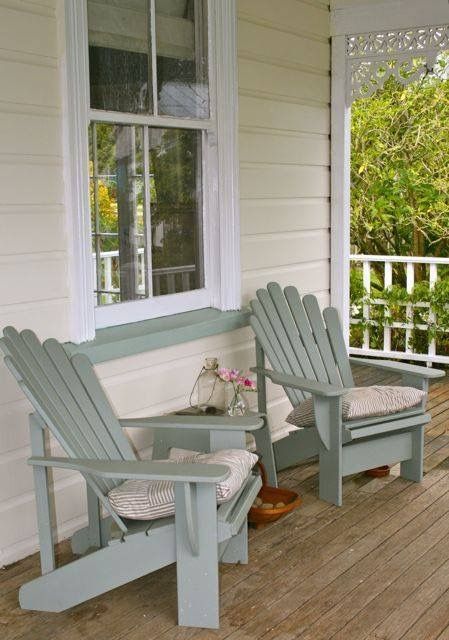 Patio Furniture Pillows, Porch House, Porch Chairs, House Front Porch, Porch Remodel, Cozy Patio, Porch Furniture, Front Porch Decor, Casa Exterior