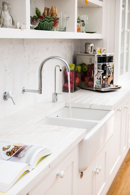 Lowdown on Farmhouse Sinks | Houzz AU Sink Without Window, Ikea Farmhouse Sink, Best Farmhouse Sinks, Ikea Farmhouse, Farmhouse Sink Faucet, Sink Drying Rack, Kitchen Sink Design, Faucet Design, This Old House