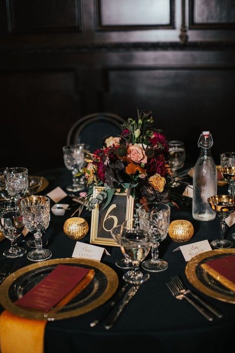 Moody 1920s Wedding, Black Green Gold Burgundy Wedding, Dark Summer Wedding Theme, Simple Moody Centerpieces, Burgundy Green Black Wedding, Emerald Moody Wedding, Black Gold Burgundy Wedding Centerpieces, Moody Romantic Wedding Centerpieces, Black Gold Red Green Wedding