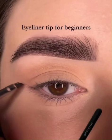 Beauty luxe
Contest us +923214221937 Basic Eyeliner For Beginners, Eyeliner Tutorial Winged, Basic Eyeliner, Winged Liner Tutorial, Eyeliner Tricks, Powder Eyeliner, Eyeliner Techniques, Eyeliner Tips, Apply Eyeshadow