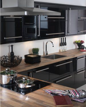 With high gloss cabinets, #kitchen look beautiful. Modern Köksdesign, Black Kitchen Design, Gloss Kitchen, Best Kitchen Cabinets, Kabinet Dapur, Dream Kitchens Design, Black Kitchen Cabinets, Black Kitchen, Luxury Kitchens