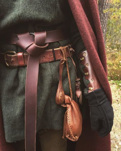 Belt Pouches, Traditional Archery, Medieval Fantasy, Robin Hood, Character Aesthetic, Leather Pouch, Archery, Larp, Cloak