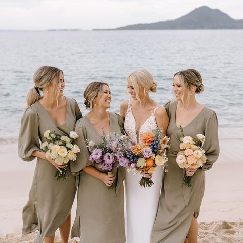 Bride And Bridesmaids Bouquets, Bridesmaids With Different Bouquets, Single Flower Type Bouquet, Colourful Wedding Bouquet Bridesmaid, Single Bloom Bridesmaid Bouquet, Single Variety Bridesmaid Bouquet, Single Flower Bridesmaid Bouquet, Champagne Bridesmaid Dresses Colourful Flowers, Neutral Bridesmaid Dress With Bright Flowers