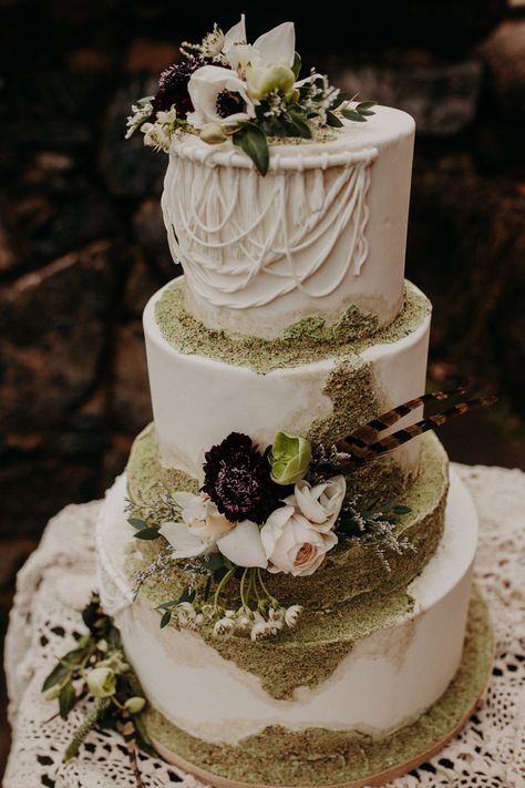 Fall Themed Wedding Cakes, White Fondant Cake, Orange Wedding Cake, Purple Wedding Cake, Forest Theme Wedding, Quinceanera Cakes, Purple Wedding Cakes, Wedding Cake Ideas, Outdoor Fall Wedding