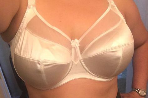 Hundreds Of Big-Breasted People Swear This DD+ Bra Is The Only One That Fits Comfortably Goddess Plus Size, Dd Bra, Goddess Bras, Classic Lingerie, Big Bra, Fashion Terms, Lingerie Drawer, Short Torso, Full Cup Bra