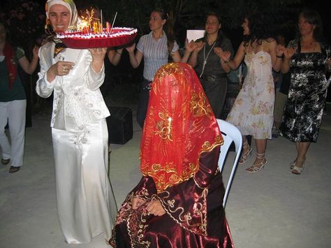 turkish henna night tradition (night before the wedding ceremony) Turkish Henna Night, Turkey Culture, Night Before The Wedding, Turkish Wedding, Henna Night, Wedding Henna, Hijab Wedding Dress, Henna Party, Wedding Traditions