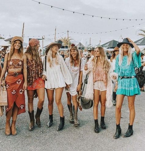 Woodstock Outfit, Look Lollapalooza, Woodstock Fashion, Look Da Festival, Stile Boho Chic, Mode Hippie, Music Festival Fashion, Coachella Outfit, Mode Boho