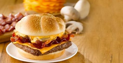 mmm Wendy's Bacon Mushroom Melt Mushroom Melt, Bacon Mushroom, Bacon Stuffed Mushrooms, Fast Food Restaurant, Hamburger Bun, Mouth Watering, Best Foods, Good Eats, Bacon