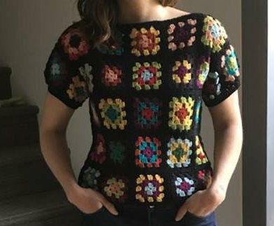 Granny Square top Gilet Crochet, Mode Crochet, Crochet Ladies Tops, Crochet Tops Free Patterns, Crochet Jacket, Granny Square Crochet Pattern, Crochet Shirt, Crochet Cardigan Pattern, Crochet Top Pattern