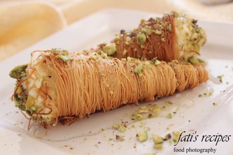 Kenafah Kataifi Pastry, Middle Eastern Sweets, Cone Dessert, Lebanese Desserts, Arabic Desserts, Arabic Dessert, Middle Eastern Desserts, Greek Desserts, Eastern Cuisine