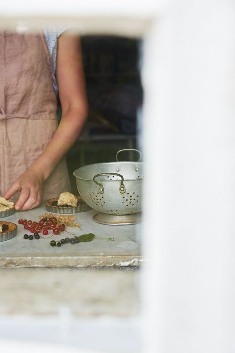 Kitchen Editorial Photoshoot, Lifestyle Kitchen Photoshoot, Food Documentary Photography, Home Baking Photography, Baking Lifestyle Photography, Kitchen Lifestyle Photography, Cookbook Photography, Baker Lifestyle, Lifestyle Photography Food