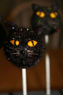 Black Cat Cake Pops Molded Cake Pops, Cat Cake Pops, Black Cat Cake, Gothic Food, Biscuits Halloween, Witches Ball, Scary Food, Dessert Halloween, Postres Halloween