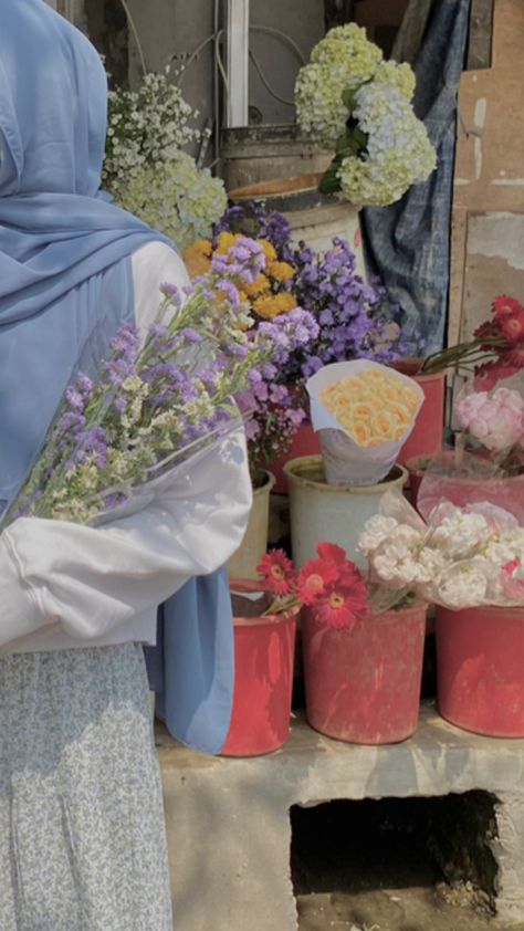 ide foto
bunga
florist
aesthetic Pose With Flowers Bouquets, Florist Aesthetic, Muslimah Photography, Muslimah Style, Hijab Aesthetic, Beautiful Landscape Wallpaper, Instagram Photo Inspiration, Hijab Tutorial, Photo Styling