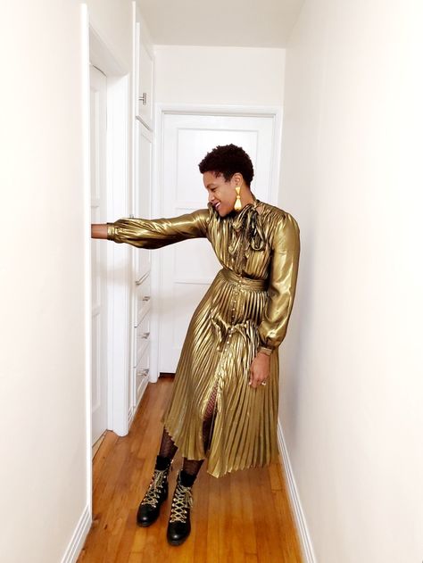 Metallic Gold Dress Outfit, Gold Dress Outfit, Pieces Aesthetic, Gold Dress Outfits, Solange Style, 2024 Instagram, Metallic Gold Dress, Lovely Fashion, Fashionably Late