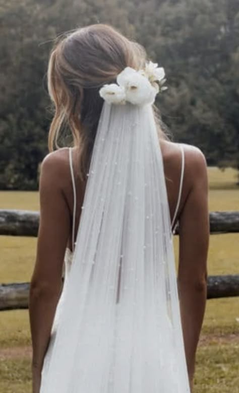 Soft Wedding Updo With Veil, Flowers In Hair With Veil, Half Up Half Down With Veil, Half Up Half Down Wedding Hair With Veil, Hair Down Bride, Bridal Half Up Half Down, Half Up Wedding Hair, Boda Ideas, Flower Veil