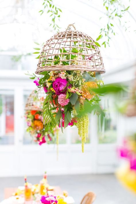 Party Centerpieces Diy, Tropical Garden Party, Tropical Greenhouses, Diy Flores, Tropical Bridal Showers, Tropical Bridal, Fiesta Tropical, Fleurs Diy, Bridal Shower Inspiration