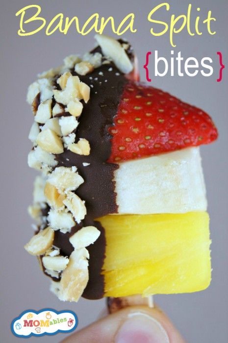 Banana Split Bites Snack Recipe -- would be a fun treat for a party Banana Split Bites, Healthy Banana Split, Fruit Salad Recipes, Banana Split, Yummy Sweets, Eat Dessert, Healthy Treats, Recipes Food, Yummy Snacks