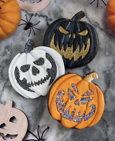 Halloween Cookie Designs, Pumpkin Cookies Decorated, Jack O Lantern Cookies, Halloween Sugar Cookies Decorated, Fondant Art, Halloween Cookies Decorated, Halloween Sugar Cookies, Halloween Baking, Sugar Cookie Designs