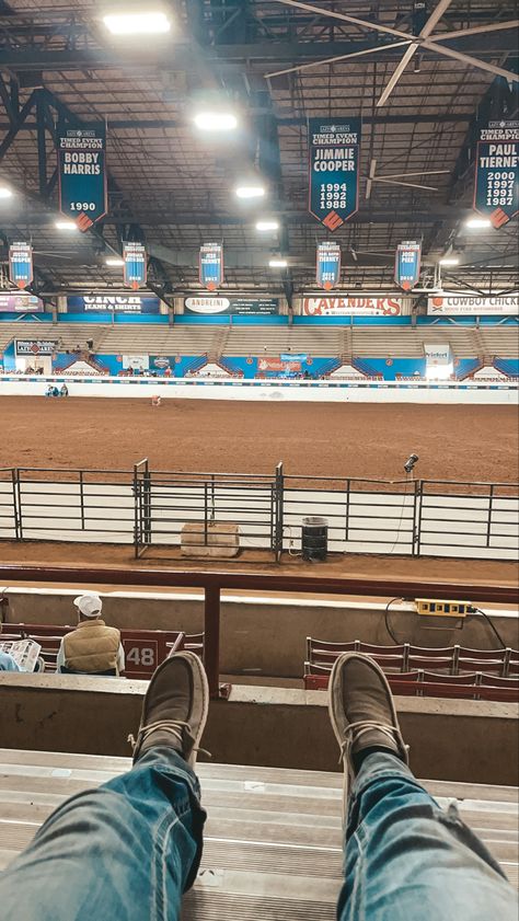 Barrel Racing Aesthetic, Western Cowgirl Aesthetic, Country Horses, Barrel Race, Horse Arena, Racing Horse, Barrel Racing Horses, Rodeo Horses, Goal Board