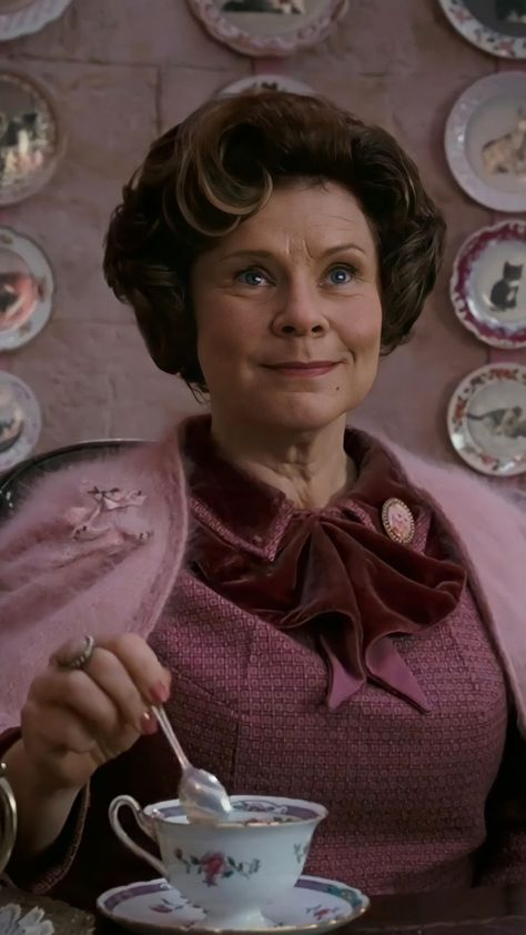 Umbridge Harry Potter, Harry Potter Umbridge, Delores Umbridge, Harry Potter Portraits, Harry Potter Scrapbook, Harry Potter Professors, Harry Potter Goblet, Dolores Umbridge, Harry Potter Style