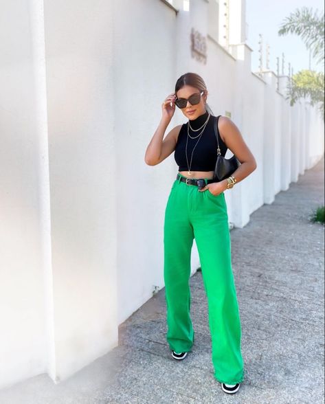 Green Pants Outfit, Look Boho Chic, Color Combos Outfit, Looks Pinterest, Parisian Chic Style, Color Combinations For Clothes, Outfit Primavera, Paris Outfits, Trending Fashion Outfits