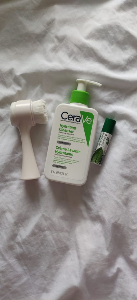 Cleanser Aesthetic, Skincare Routine Products, Aloe Vera Lip Balm, Cerave Cleanser, Cerave Skincare, Dry Skin Routine, Simple Skin Care, Aloe Vera Skin Care, Hydrating Cleanser