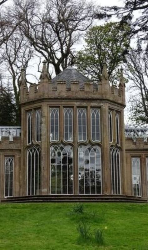 Gothic Greenhouse, Diy Greenhouses, Mysterious House, Culzean Castle, Neo Gothic Architecture, Diy Greenhouse, Gothic Architecture, Medieval Art, Greenhouses