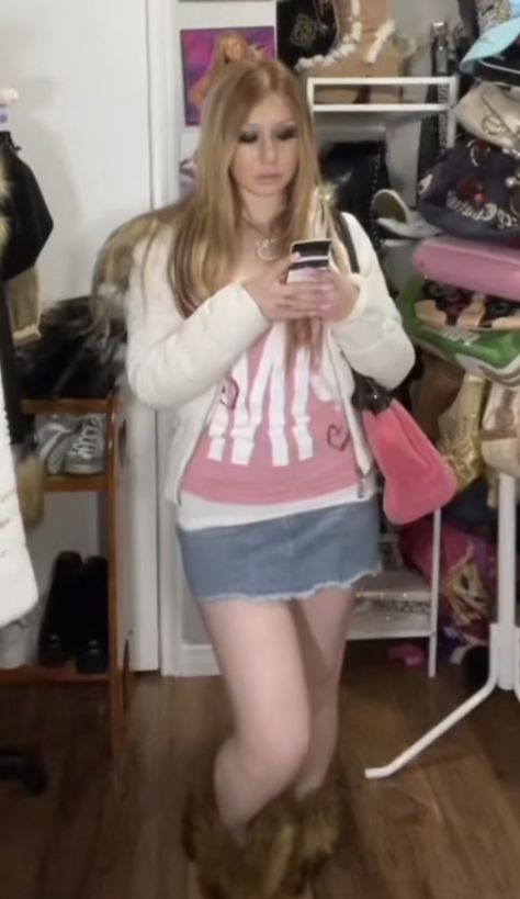 sarahhchi0 on tiktok Sarah Chio, Queen Outfits, 2000s Fashion, Her Style, Harajuku, First Love, Outfit Inspirations, My Style, Clothes