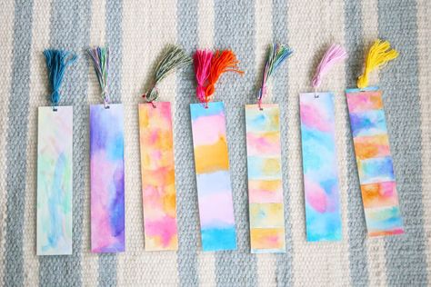 We’ve had a little extra time on our hands lately, and thought another fun project that’s easy for kids, would be a great thing to share here. So today, we’re sharing how to make easy diy bookmarks.  The kids are loving them right now with the extra time they’ve had on their hands for reading. ...Read the Post Diy Bookmarks Easy, Easy Diy Bookmarks, Bookmarks Diy Kids, Bookmarks Paper, Handicraft Ideas, Homemade Bookmarks, Bookmarks Diy, Handmade Bookmarks Diy, Bookmark Ideas